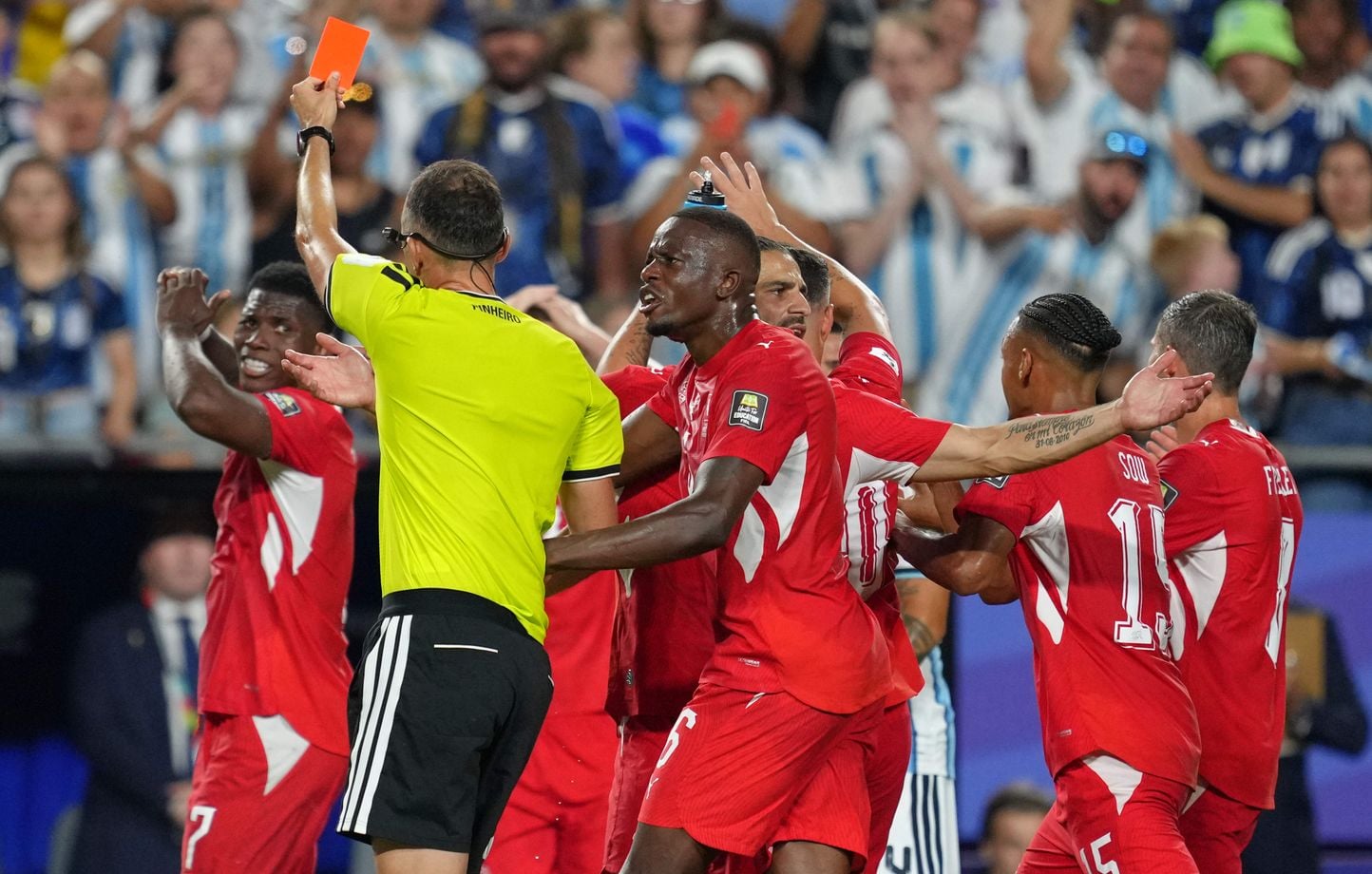 “El fútbol ha perdido”… Y seguimos hablando de arbitraje tras la clasificación de Argentina al Ric Rac “El fútbol ha perdido”… Y seguimos hablando de arbitraje tras la clasificación de Argentina al Ric Rac